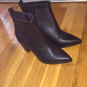 Black Old Navy Heeled Booties. Size 8. Never worn